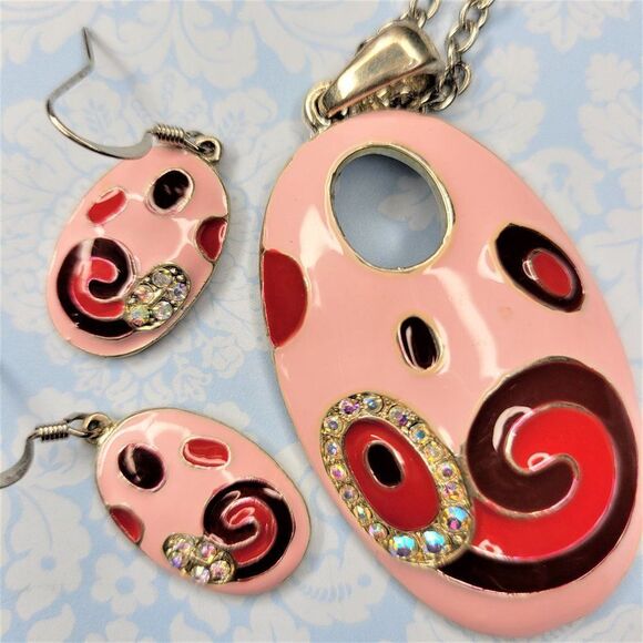 𝅺PINK Peach and Red Long Necklace with Matching Earrings - NWOT - Picture 2 of 5